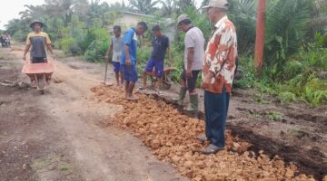 Warga Berharap,Pemkep Teluk Nilap Bantu Perbaikan Jalan Menuju Lokasi II.